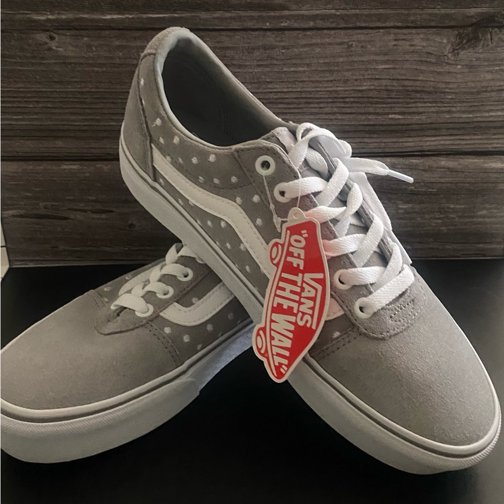 **New**Women’s Vans Ward Platform Sneaker